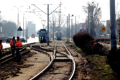 Remont przejazdu przez torowisko przy skrzyżowaniu ul. Powstańców Śląskich z ul. Kutnowską